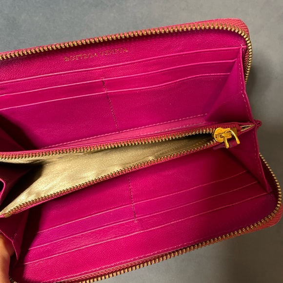 Bottega Veneta Hot Pink Wallet - Picture 3 of 4